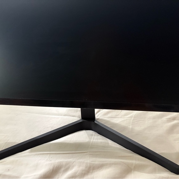 Samsung Monitor - Picture 5 of 8